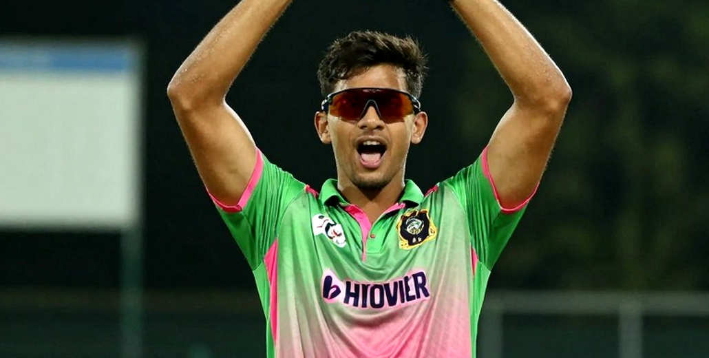 টাস্কিনের প্রথম ওভার: ঢাকার মাঠ থেকে ক্রিকফ্যানের ব্লকচেইনে ঢুকে পড়া এক সকাল