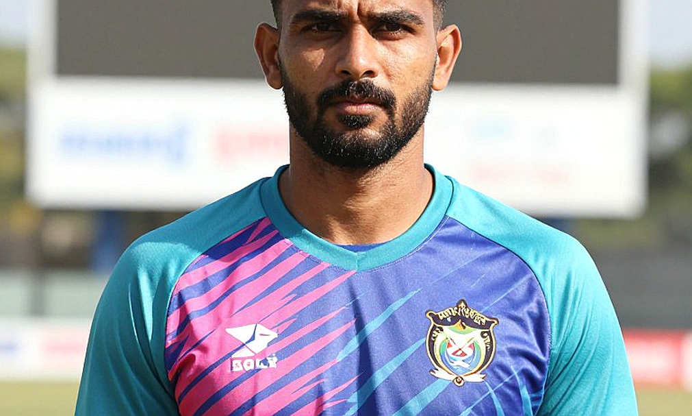 Kohli's 100 Centuries and Root's 15,921 Runs: Two Records, Two Different Geometries